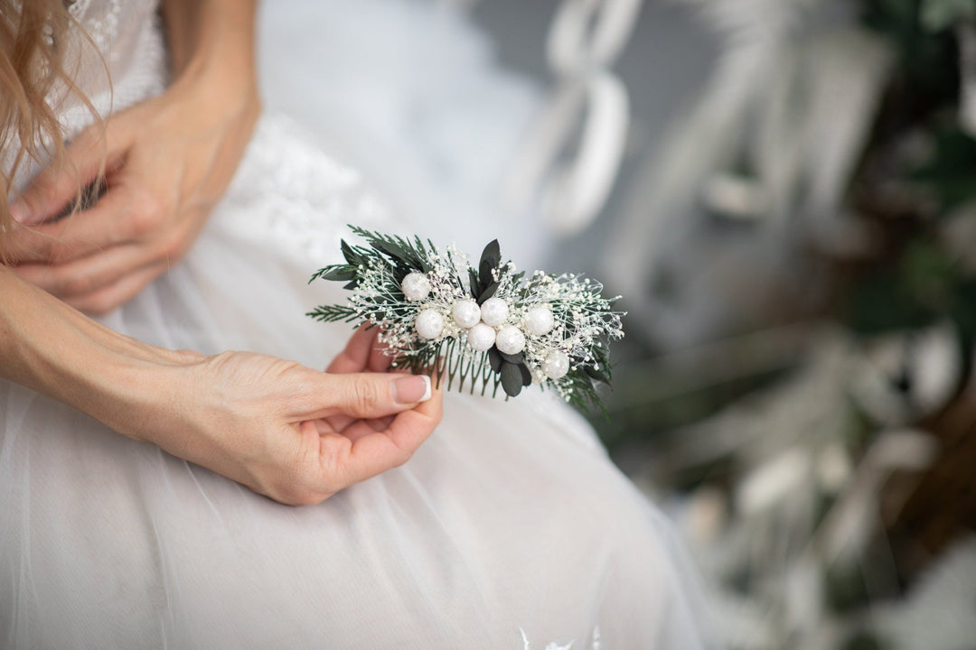 Winter Wedding Hair Comb: White Berries, Evergreen Bridal Headpiece – handmade floral hair accessory by magaela