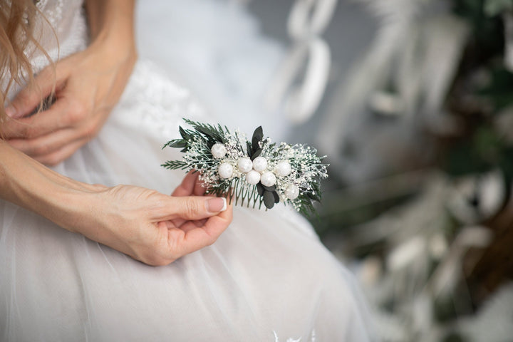 Winter Wedding Hair Comb: White Berries, Evergreen Bridal Headpiece – handmade floral hair accessory by magaela