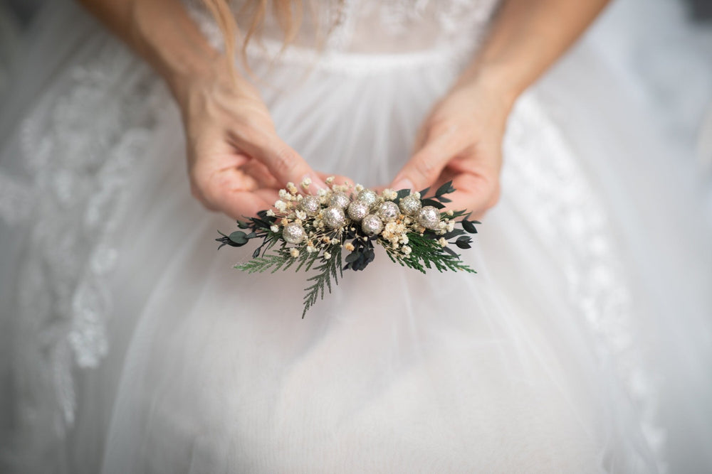 Golden Winter Flower Hair Comb: Elegant Bridal Headpiece – handmade floral hair accessory by magaela