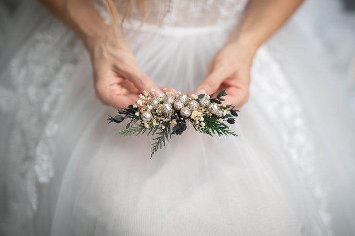Golden Winter Flower Hair Comb: Elegant Bridal Headpiece – handmade floral hair accessory by magaela