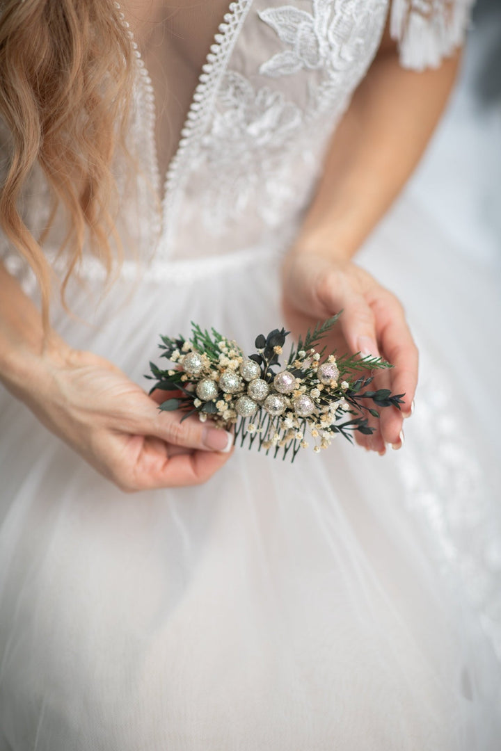 Golden Winter Flower Hair Comb: Elegant Bridal Headpiece – handmade floral hair accessory by magaela