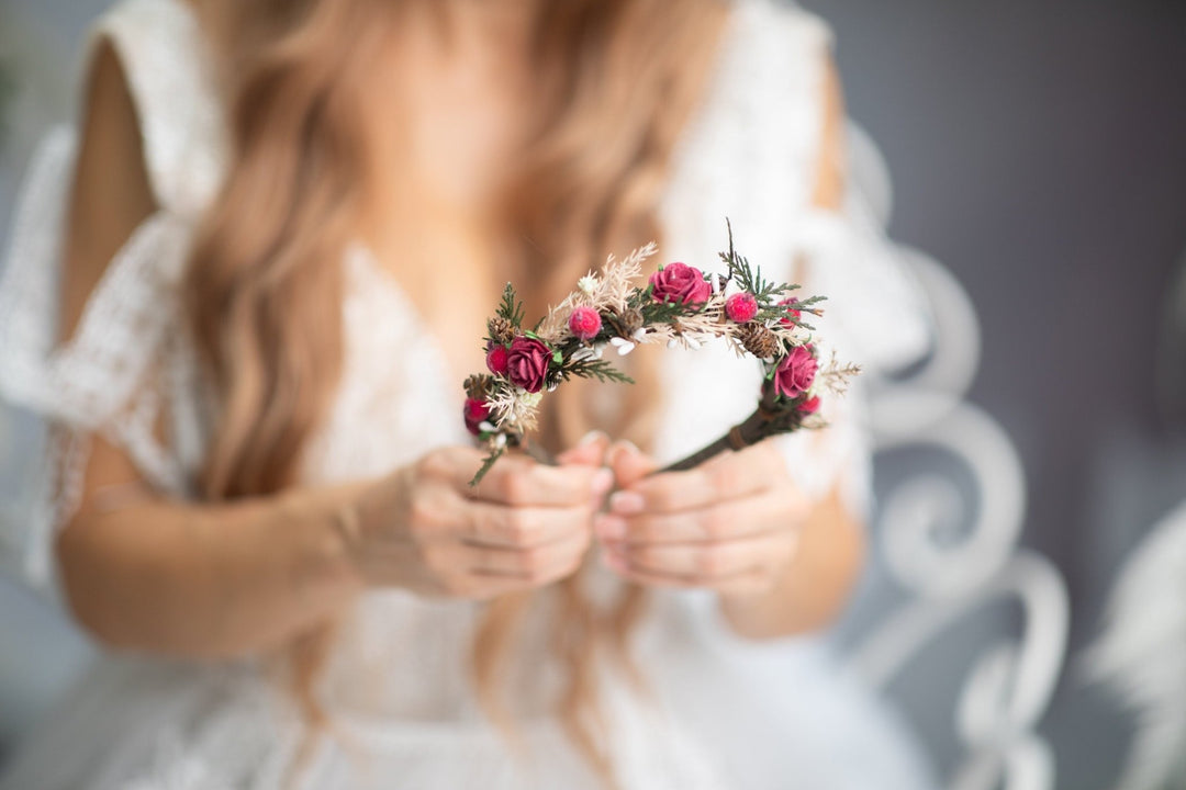 Christmas Headband with Pine Cones & Red Roses – Winter Flower Crown, Festive Bridal Accessory, Holiday Gift for Her – handmade floral hair accessory by magaela