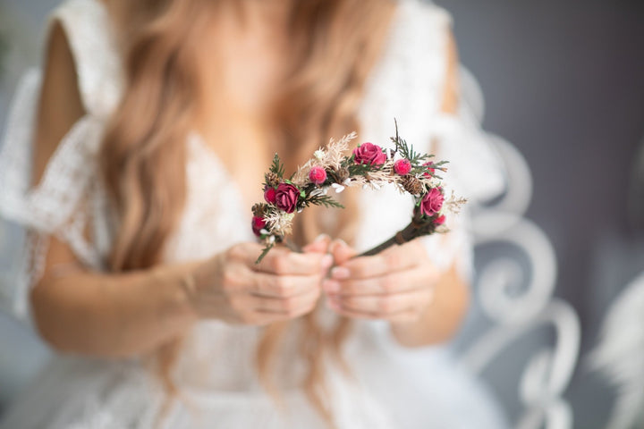 Christmas Headband with Pine Cones & Red Roses – Winter Flower Crown, Festive Bridal Accessory, Holiday Gift for Her – handmade floral hair accessory by magaela