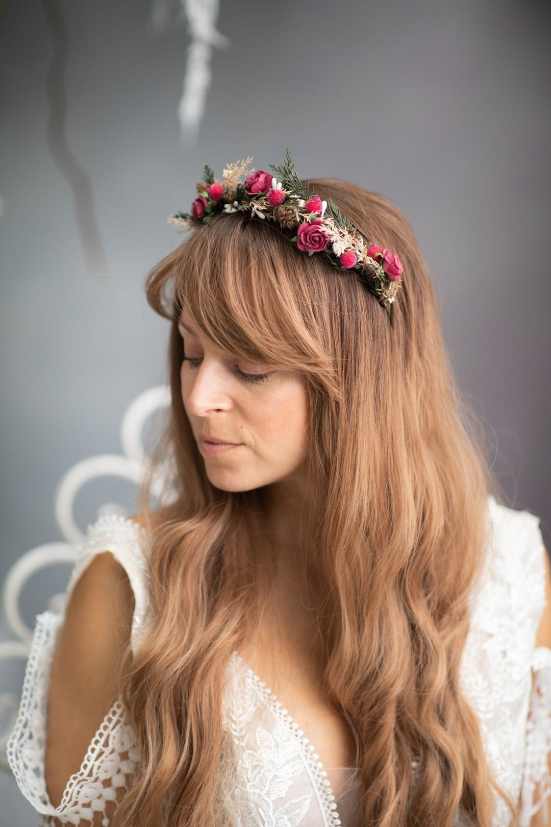 Christmas Headband with Pine Cones & Red Roses – Winter Flower Crown, Festive Bridal Accessory, Holiday Gift for Her – handmade floral hair accessory by magaela
