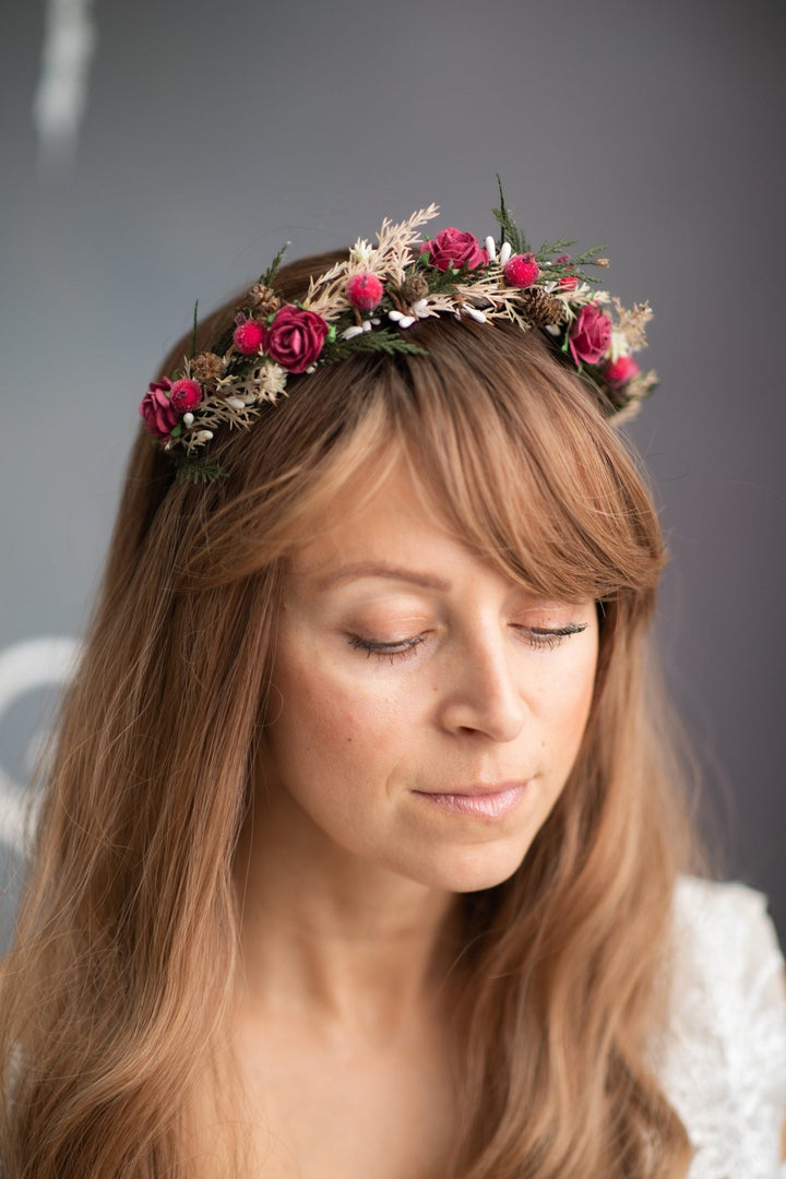 Christmas Headband with Pine Cones & Red Roses – Winter Flower Crown, Festive Bridal Accessory, Holiday Gift for Her – handmade floral hair accessory by magaela
