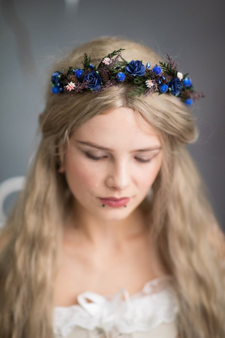 Winter Flower Headband: Blue Rose & Evergreen Bridal Crown – handmade floral hair accessory by magaela