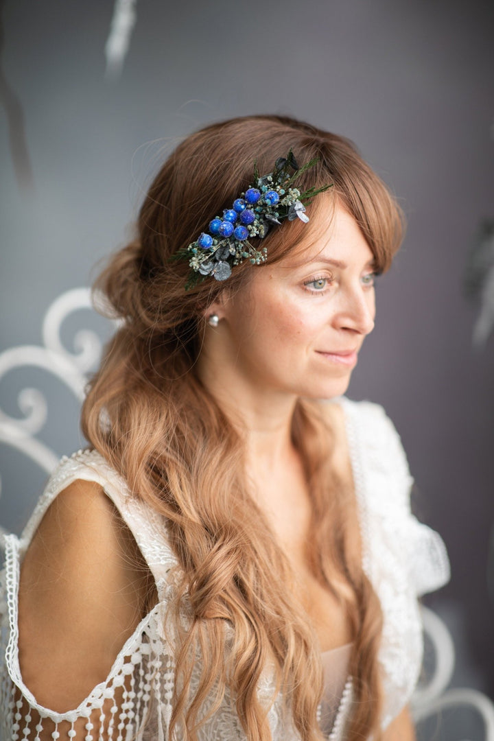 Blue Winter Berry Hair Comb: Evergreen Wedding Headpiece – handmade floral hair accessory by magaela