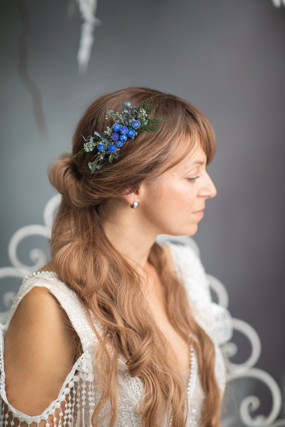 Blue Winter Berry Hair Comb: Evergreen Wedding Headpiece – handmade floral hair accessory by magaela