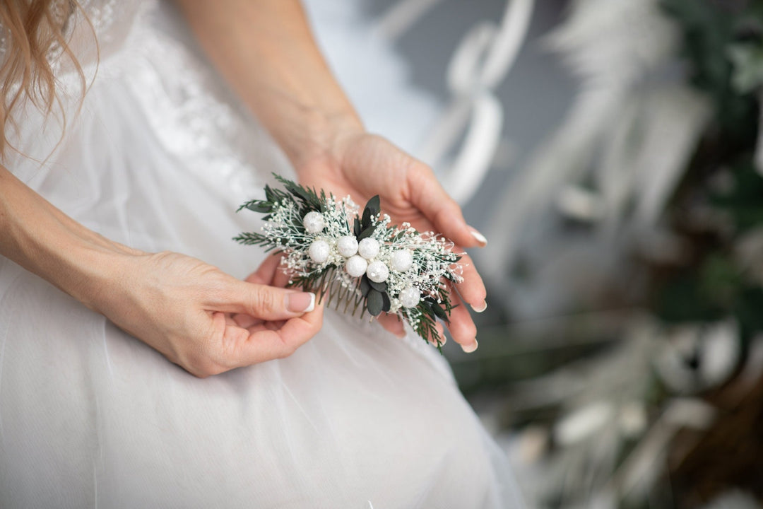Winter Wedding Hair Comb: White Berries, Evergreen Bridal Headpiece – handmade floral hair accessory by magaela
