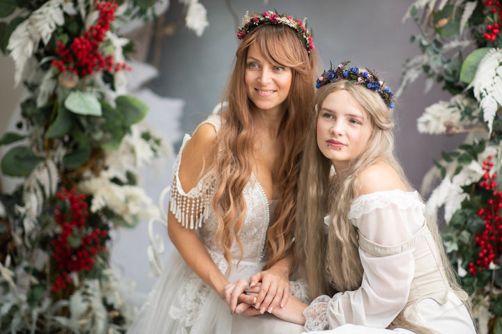 Christmas Headband with Pine Cones & Red Roses – Winter Flower Crown, Festive Bridal Accessory, Holiday Gift for Her – handmade floral hair accessory by magaela