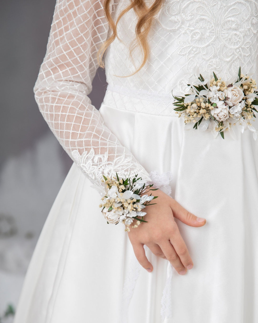 First Communion Flower Crown: White Floral Headband & Bracelet Set – handmade floral hair accessory by magaela