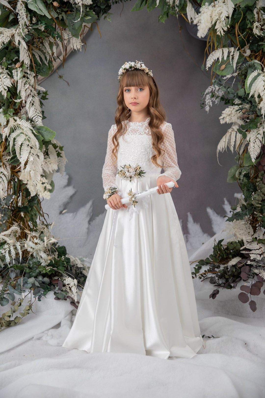 First Communion Flower Crown: White Floral Headband & Bracelet Set – handmade floral hair accessory by magaela