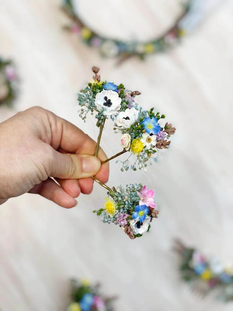 Meadow Flower Hair Comb & Pins: Anemone Bridal Headpiece – handmade floral hair accessory by magaela