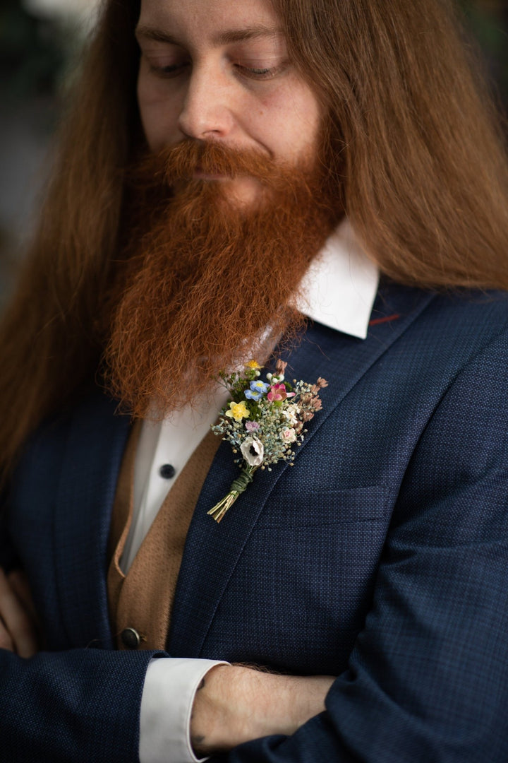 Wildflower Boutonniere: Groom and Groomsmen Wedding Corsage – handmade floral hair accessory by magaela