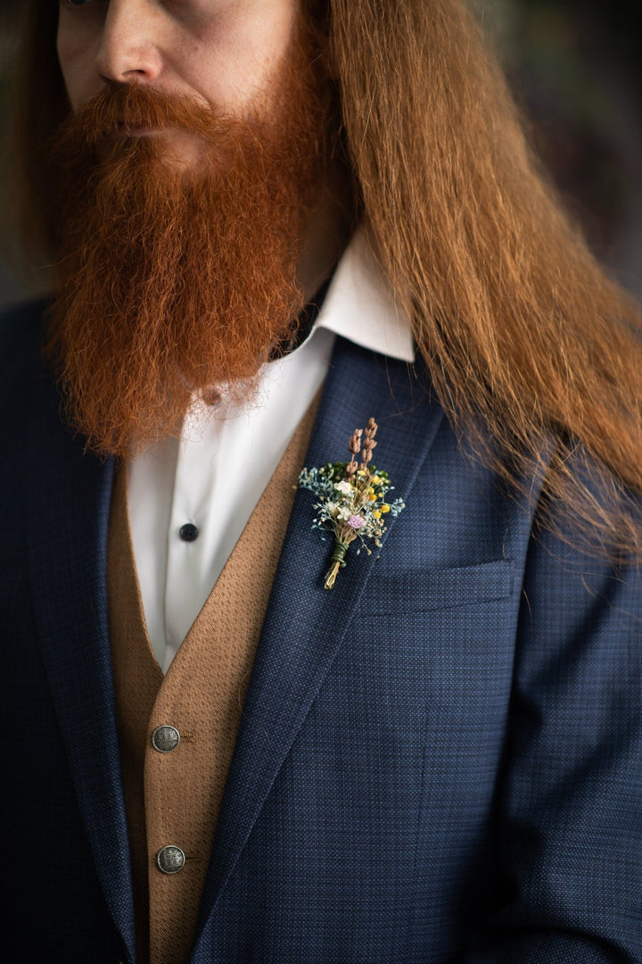 Wildflower Boutonniere: Groom and Groomsmen Wedding Corsage – handmade floral hair accessory by magaela