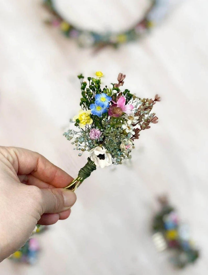 Wildflower Boutonniere: Groom and Groomsmen Wedding Corsage – handmade floral hair accessory by magaela