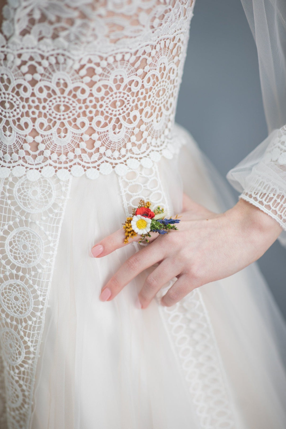 Meadow Flower Ring: Poppy Daisy Adjustable Wedding Jewelry – handmade floral hair accessory by magaela