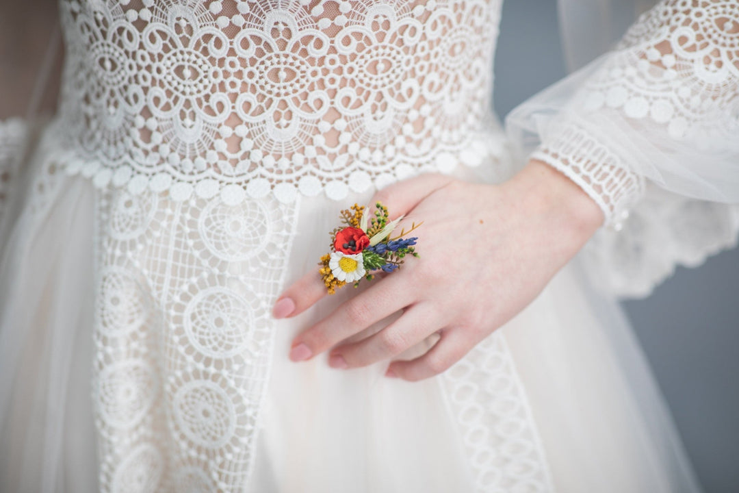Meadow Flower Ring: Poppy Daisy Adjustable Wedding Jewelry – handmade floral hair accessory by magaela