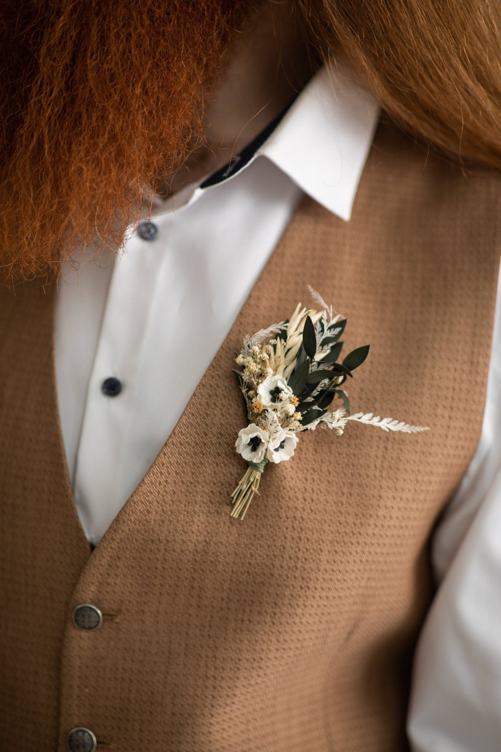 Anemone Wedding Boutonniere: Greenery Groom Corsage – handmade floral hair accessory by magaela