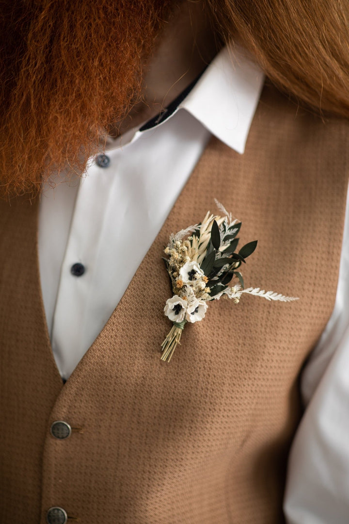 Anemone Wedding Boutonniere: Greenery Groom Corsage – handmade floral hair accessory by magaela