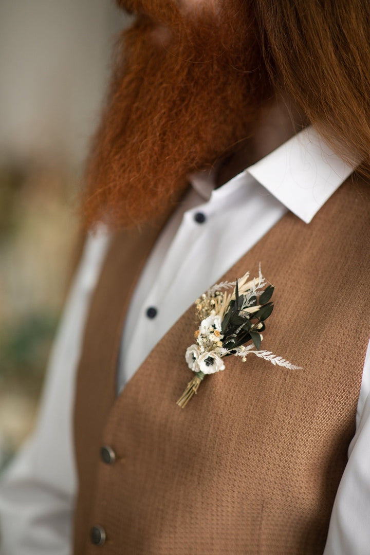 Anemone Wedding Boutonniere: Greenery Groom Corsage – handmade floral hair accessory by magaela