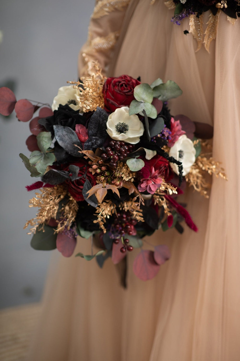 Burgundy Anemone Wedding Bouquet: Gothic Bride Bouquet with Eucalyptus & Roses – handmade floral hair accessory by magaela