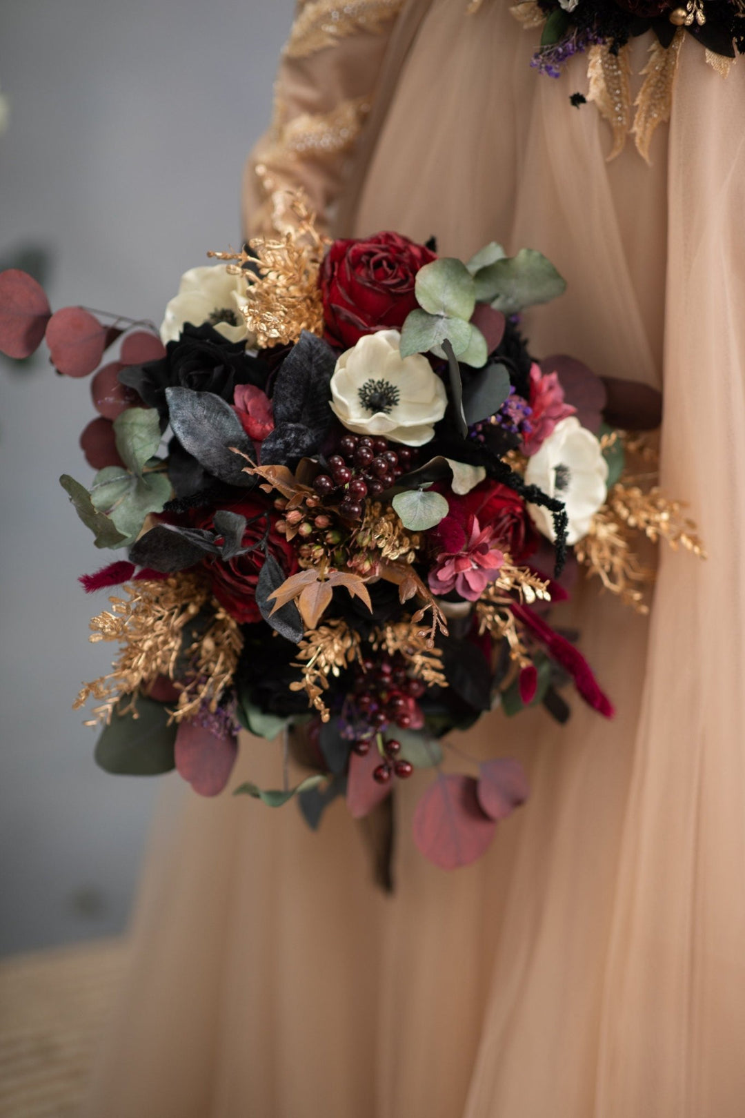 Burgundy Anemone Wedding Bouquet: Gothic Bride Bouquet with Eucalyptus & Roses – handmade floral hair accessory by magaela