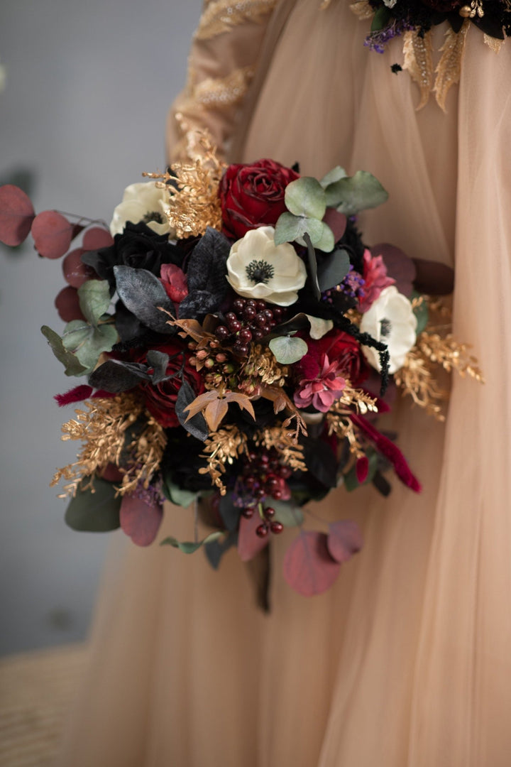 Burgundy Anemone Wedding Bouquet: Gothic Bride Bouquet with Eucalyptus & Roses – handmade floral hair accessory by magaela