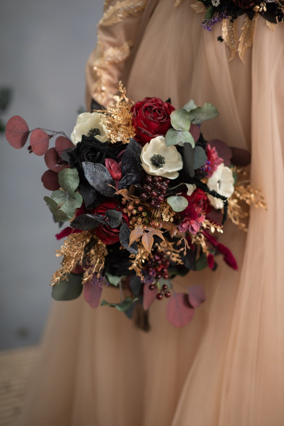 Burgundy Anemone Wedding Bouquet: Gothic Bride Bouquet with Eucalyptus & Roses – handmade floral hair accessory by magaela