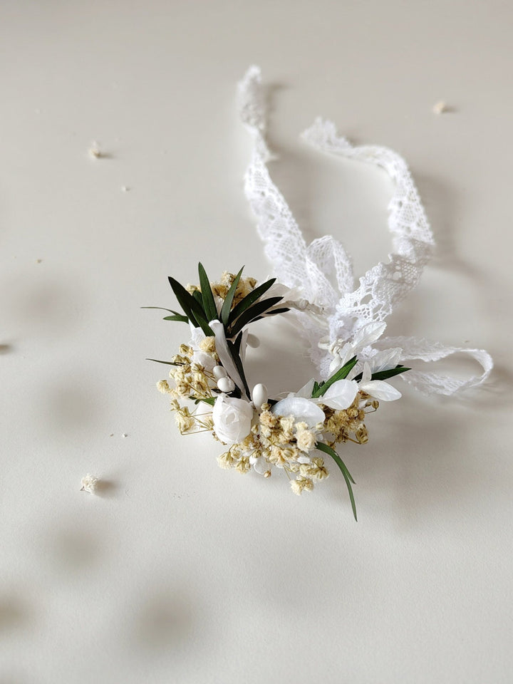 First Communion Flower Crown: White Floral Headband & Bracelet Set – handmade floral hair accessory by magaela