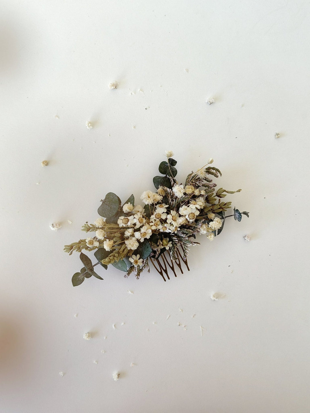 Delicate Dried Flower Hair Comb: Greenery Wedding Headpiece – handmade floral hair accessory by magaela