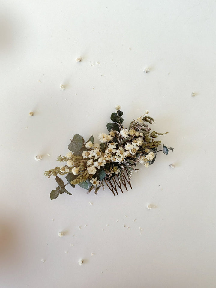 Delicate Dried Flower Hair Comb: Greenery Wedding Headpiece – handmade floral hair accessory by magaela