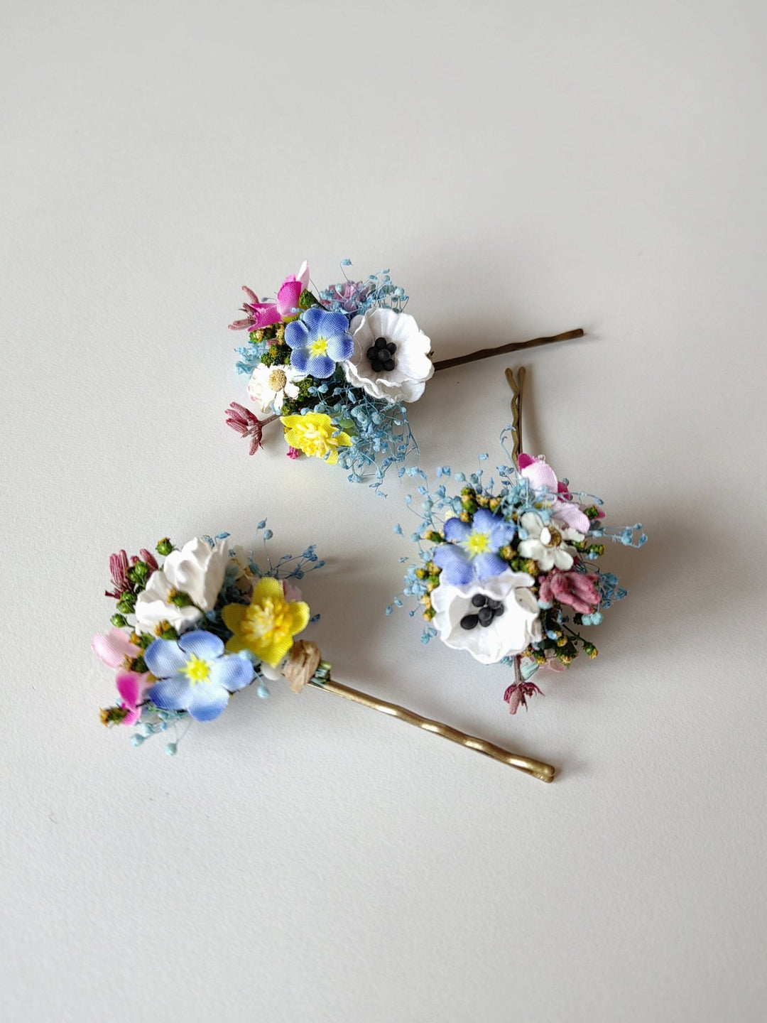 Meadow Flower Hair Comb & Pins: Anemone Bridal Headpiece – handmade floral hair accessory by magaela