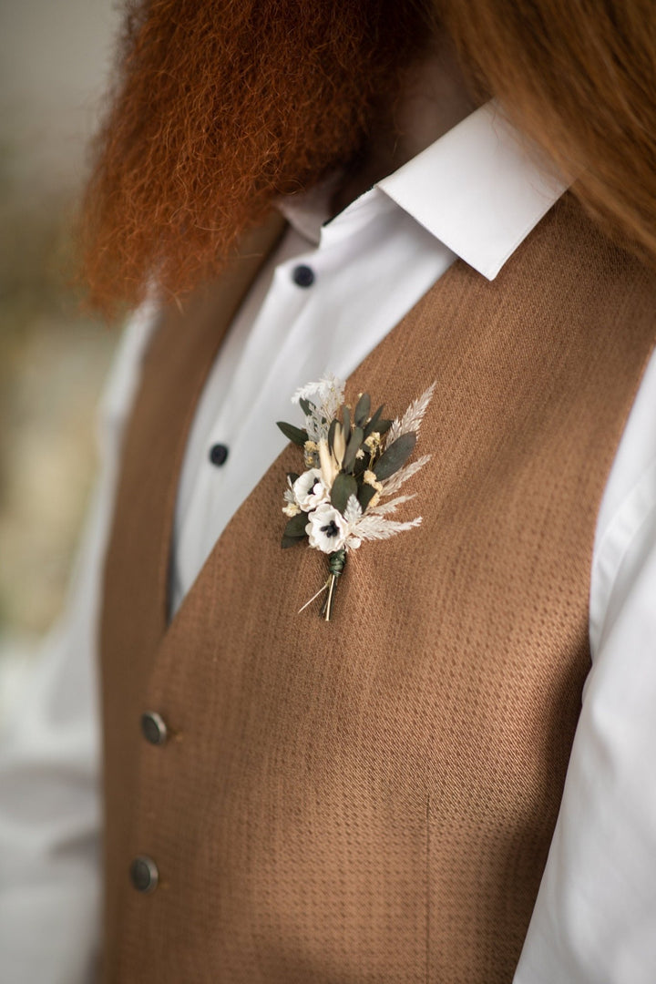 Anemone Wedding Boutonniere: Greenery Groom Corsage – handmade floral hair accessory by magaela