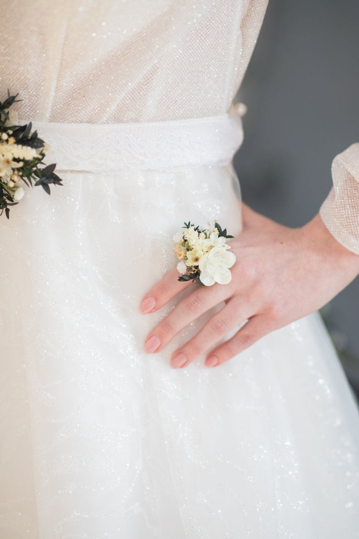 Greenery Wedding Flower Ring: Adjustable Bridal Jewelry – handmade floral hair accessory by magaela