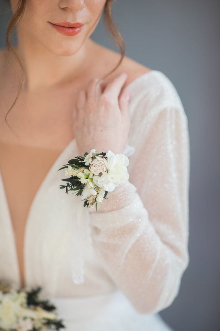 Greenery Wedding Corsage: White Flower Bridal Bracelet – handmade floral hair accessory by magaela