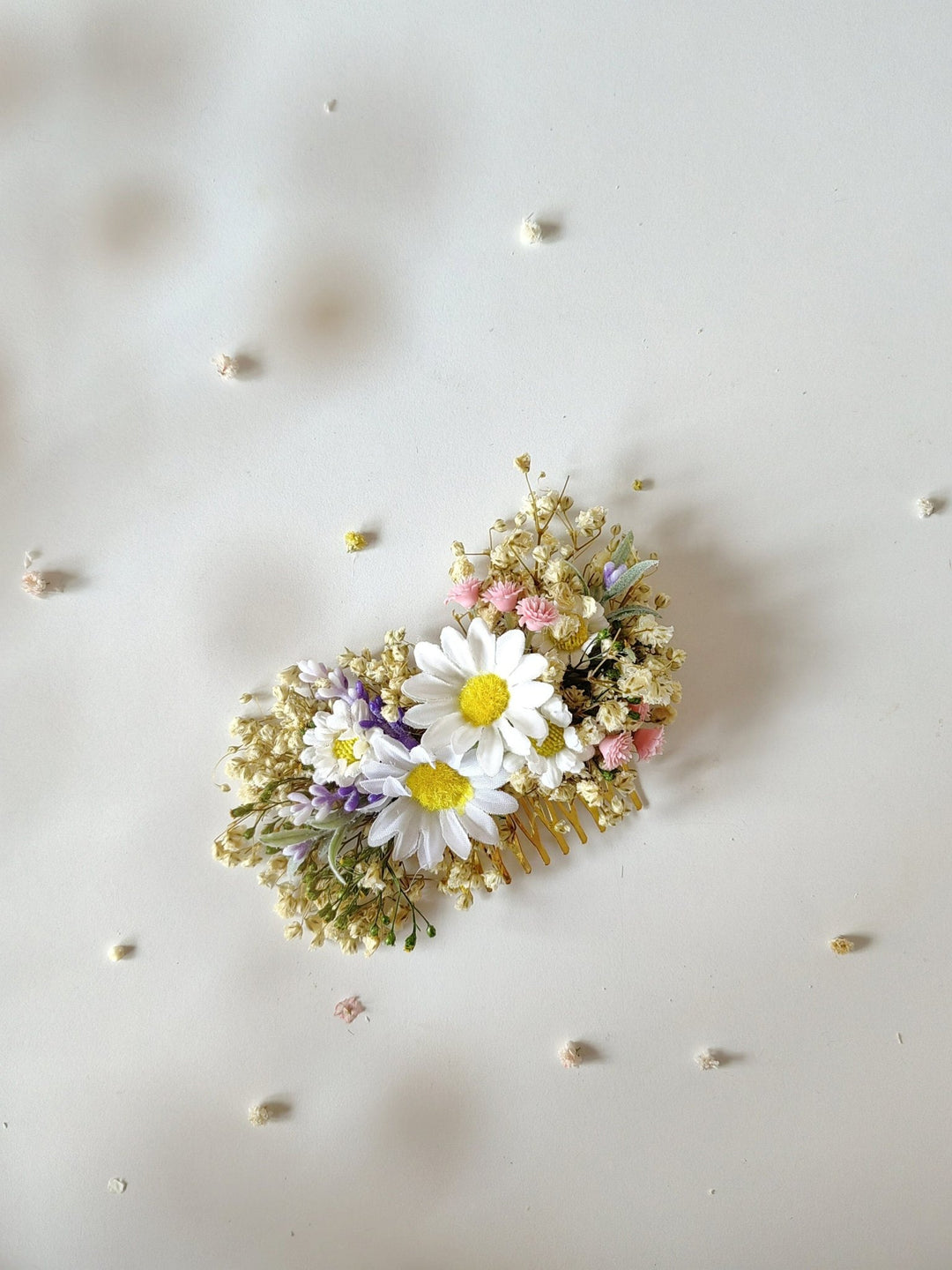 Meadowy Wedding Hair Comb: Daisy & Baby's Breath Bridal Accessory – handmade floral hair accessory by magaela