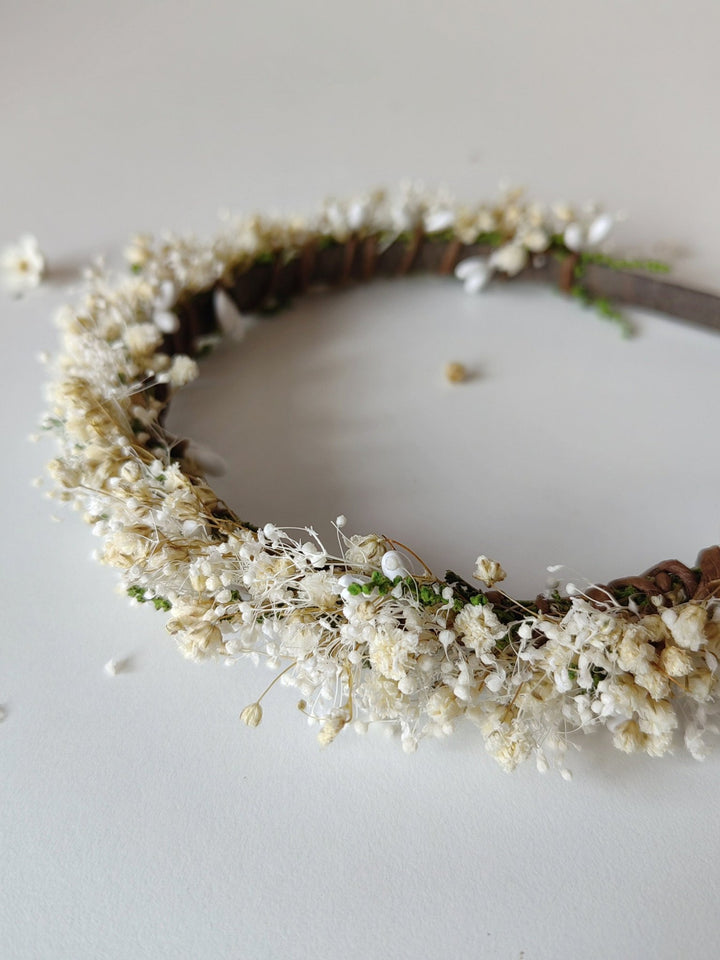 Beige Dried Flower Headband: Rustic Gypsophila Wedding Hairpiece – handmade floral hair accessory by magaela