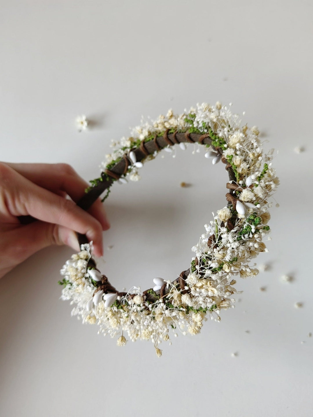 Beige Dried Flower Headband: Rustic Gypsophila Wedding Hairpiece – handmade floral hair accessory by magaela