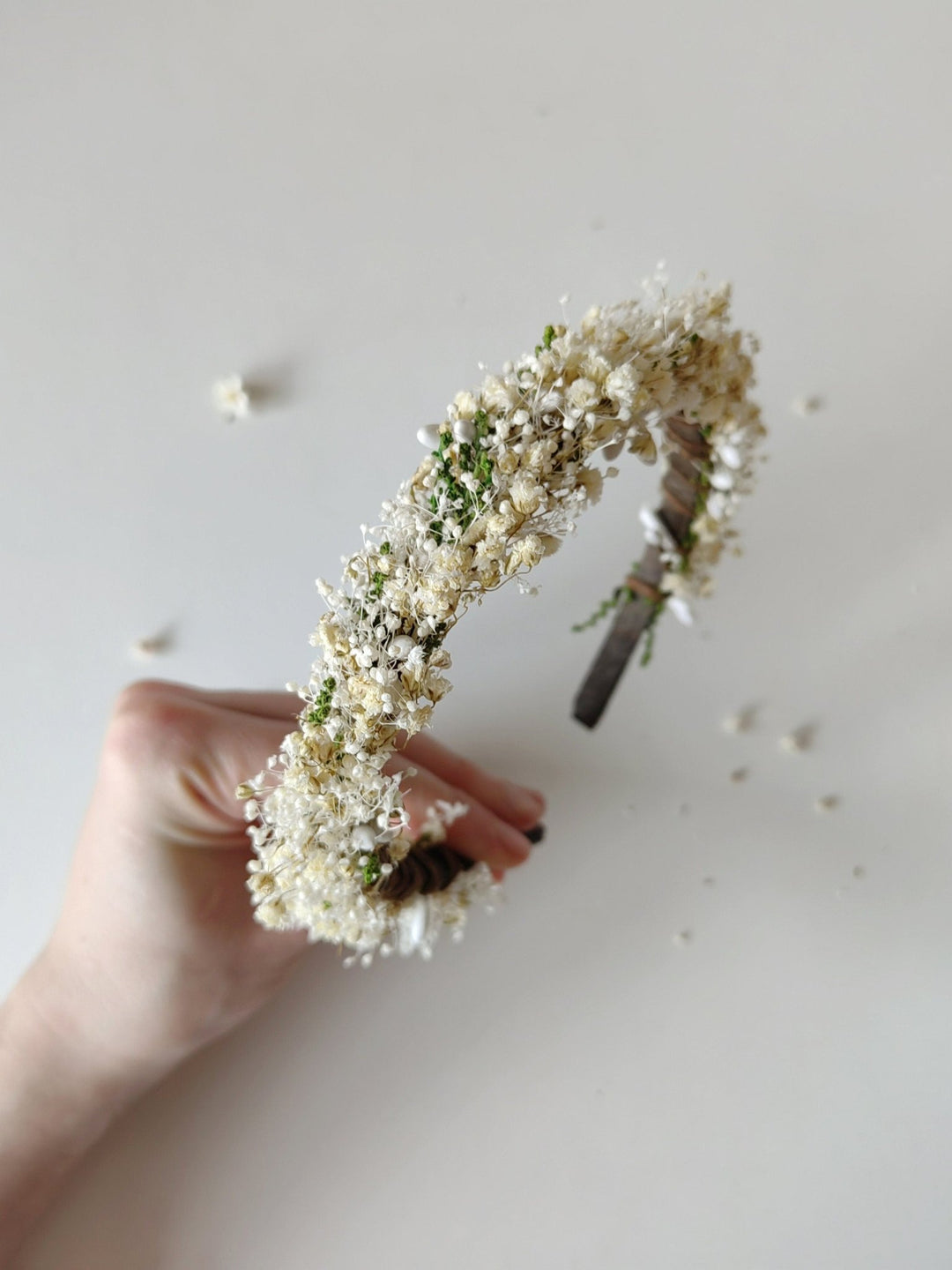 Beige Dried Flower Headband: Rustic Gypsophila Wedding Hairpiece – handmade floral hair accessory by magaela