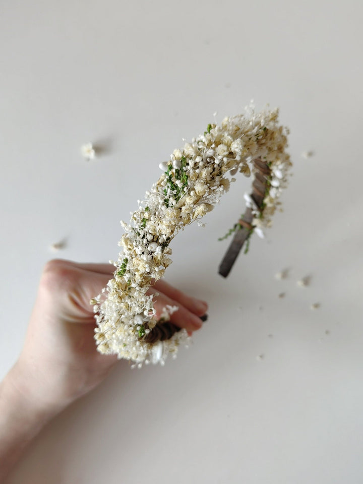 Beige Dried Flower Headband: Rustic Gypsophila Wedding Hairpiece – handmade floral hair accessory by magaela