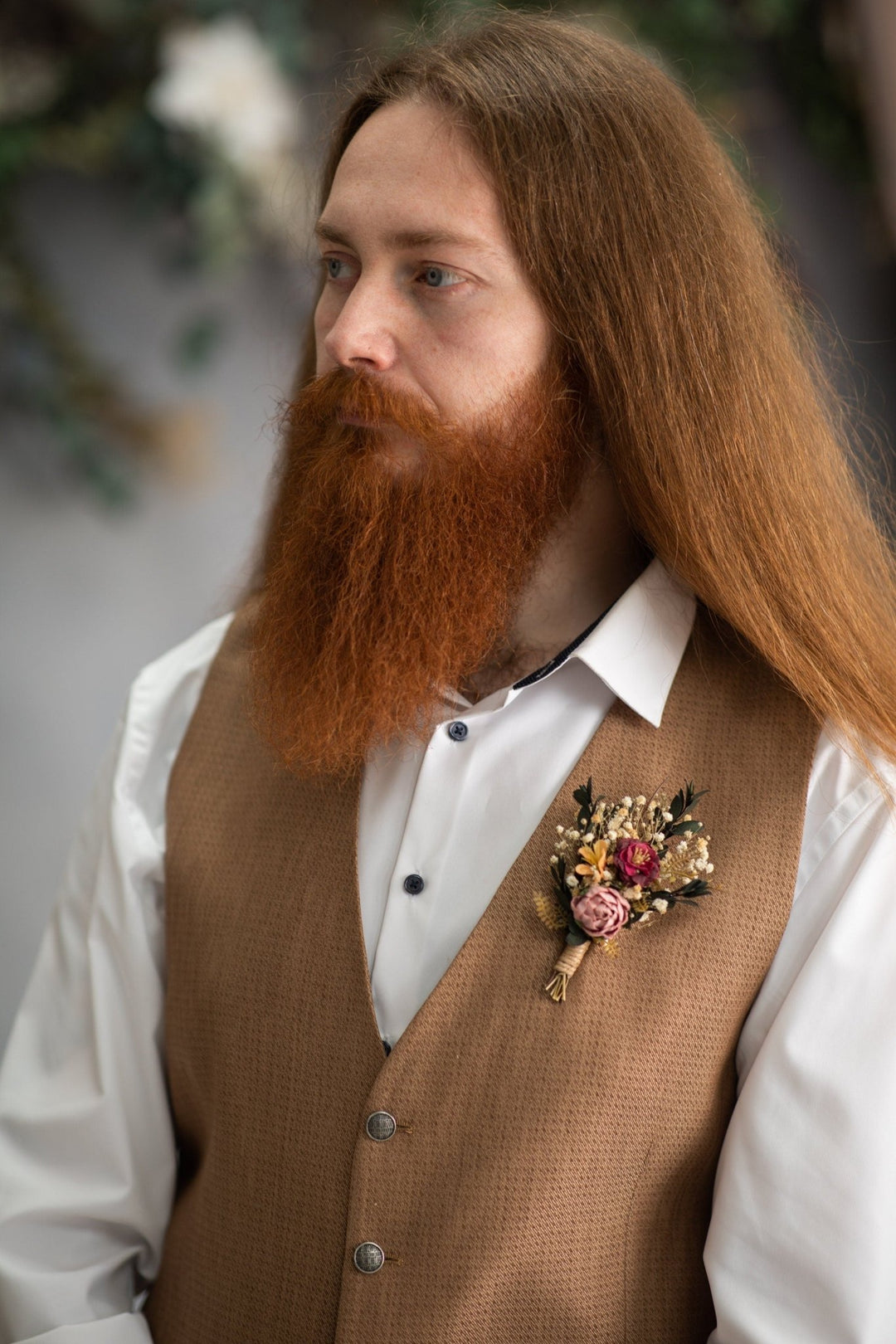 Dusty Pink Burgundy Boutonniere: Groom Wedding Lapel Flower – handmade floral hair accessory by magaela