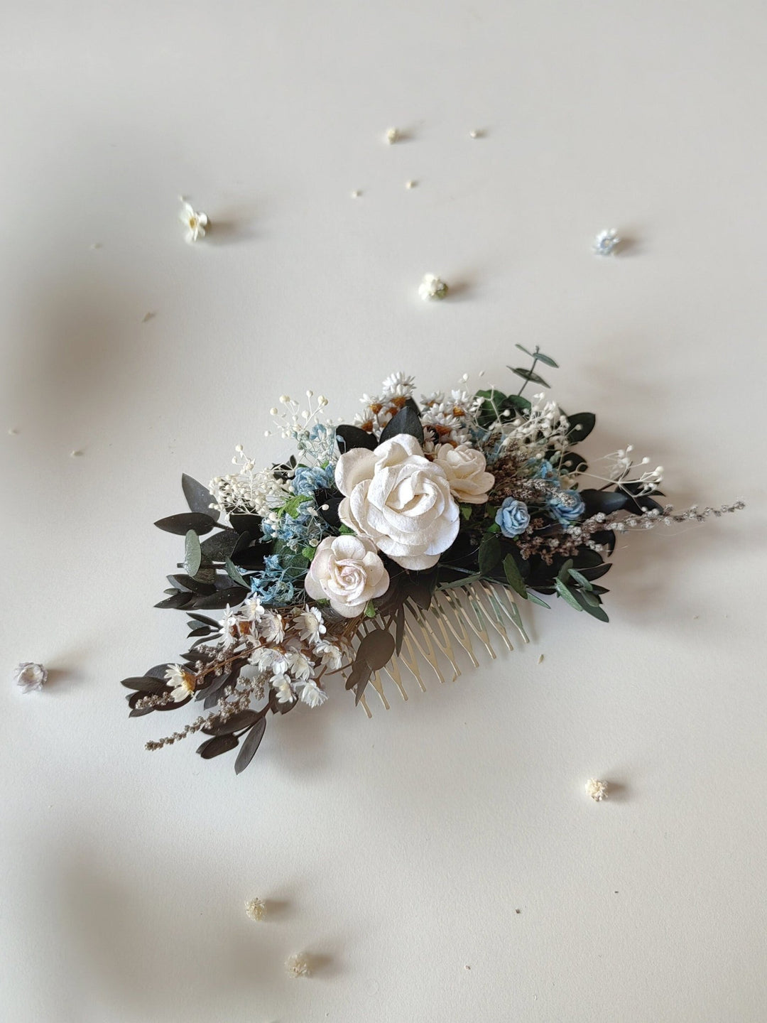 White & Blue Rose Bridal Hair Comb: Cottagecore Wedding Accessory – handmade floral hair accessory by magaela