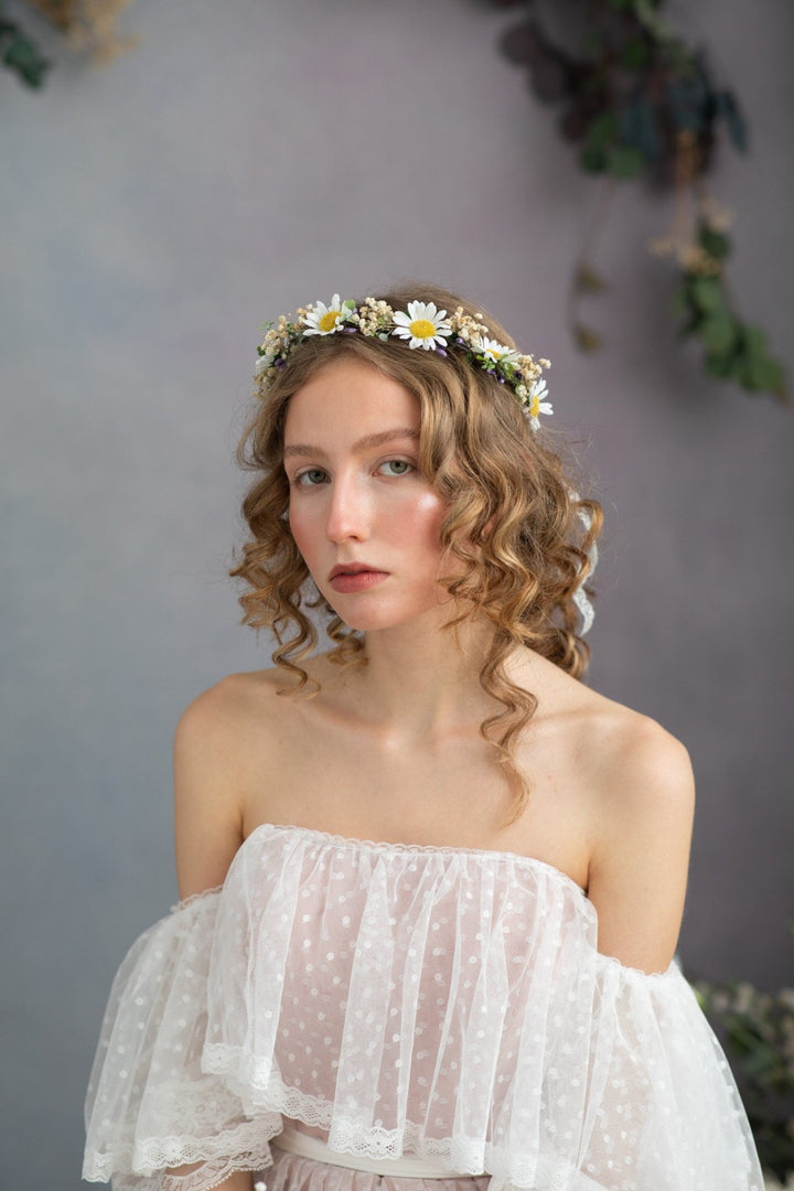 Daisy Flower Bridal Crown: Meadow Wedding Hair Wreath – handmade floral hair accessory by magaela