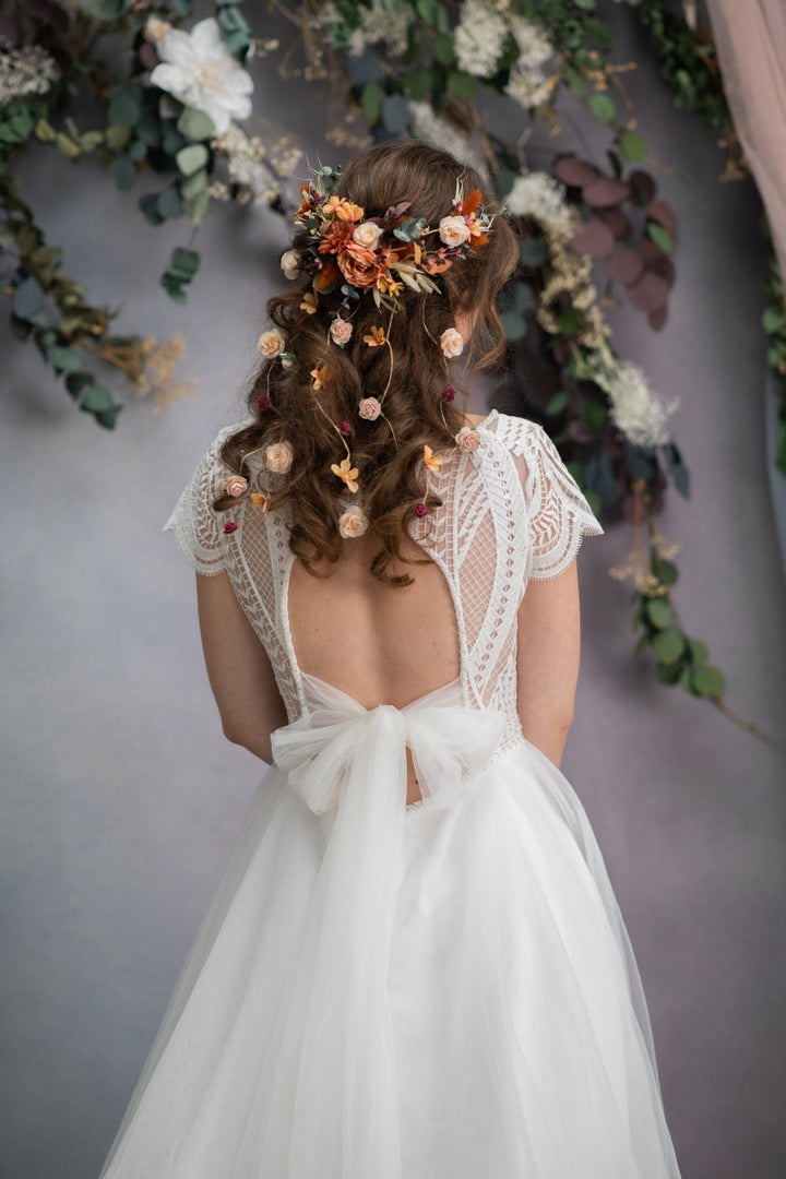 Rustic Wedding Hair Vine with Veil – Boho Bridal Hairpiece | Autumn Bridal Headpiece | Flower Vine for Outdoor Weddings – handmade floral hair accessory by magaela