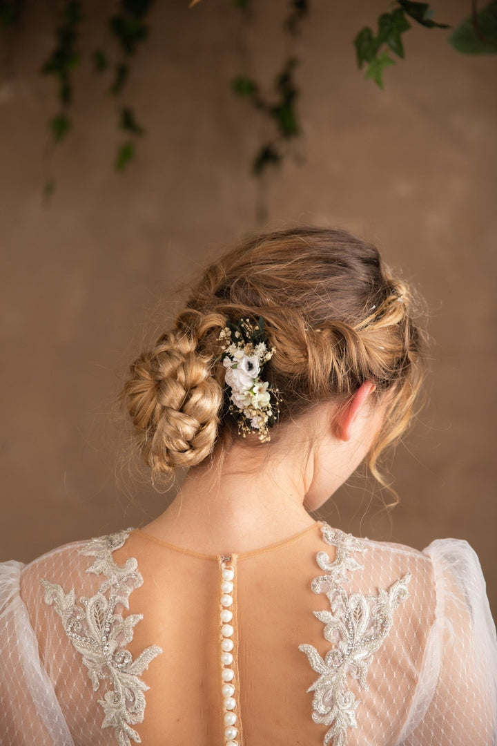 Anemone Flower Bridal Hair Comb: Romantic Wedding Hairpiece – handmade floral hair accessory by magaela