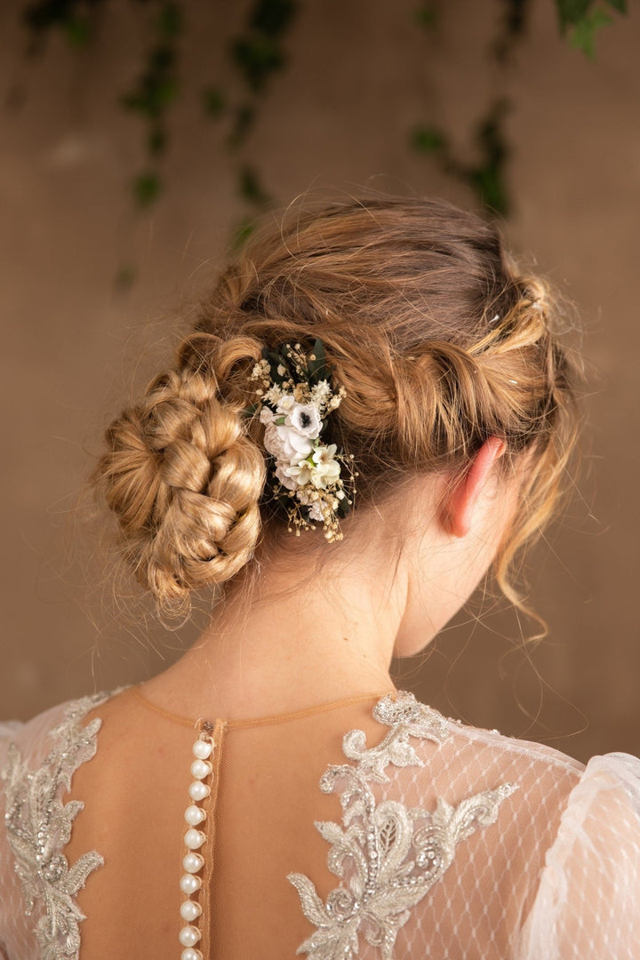 Anemone Flower Bridal Hair Comb: Romantic Wedding Hairpiece – handmade floral hair accessory by magaela