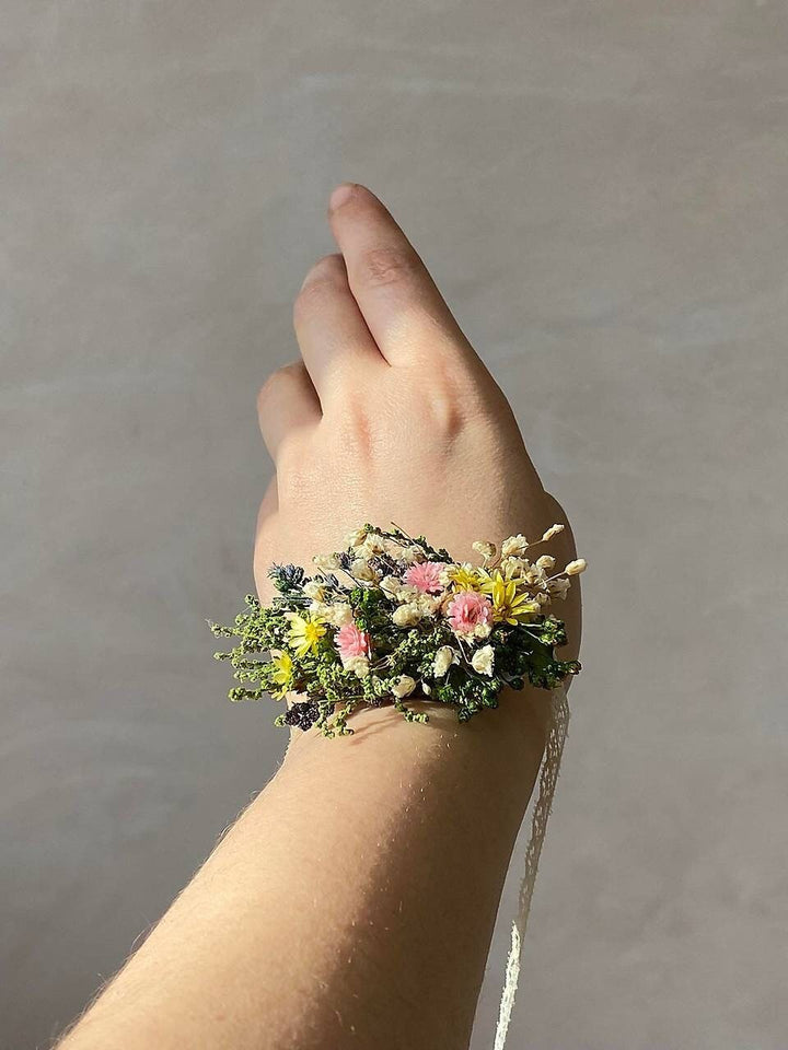 Meadow Flower Bracelet, Boho Bridal Jewelry – handmade floral hair accessory by magaela