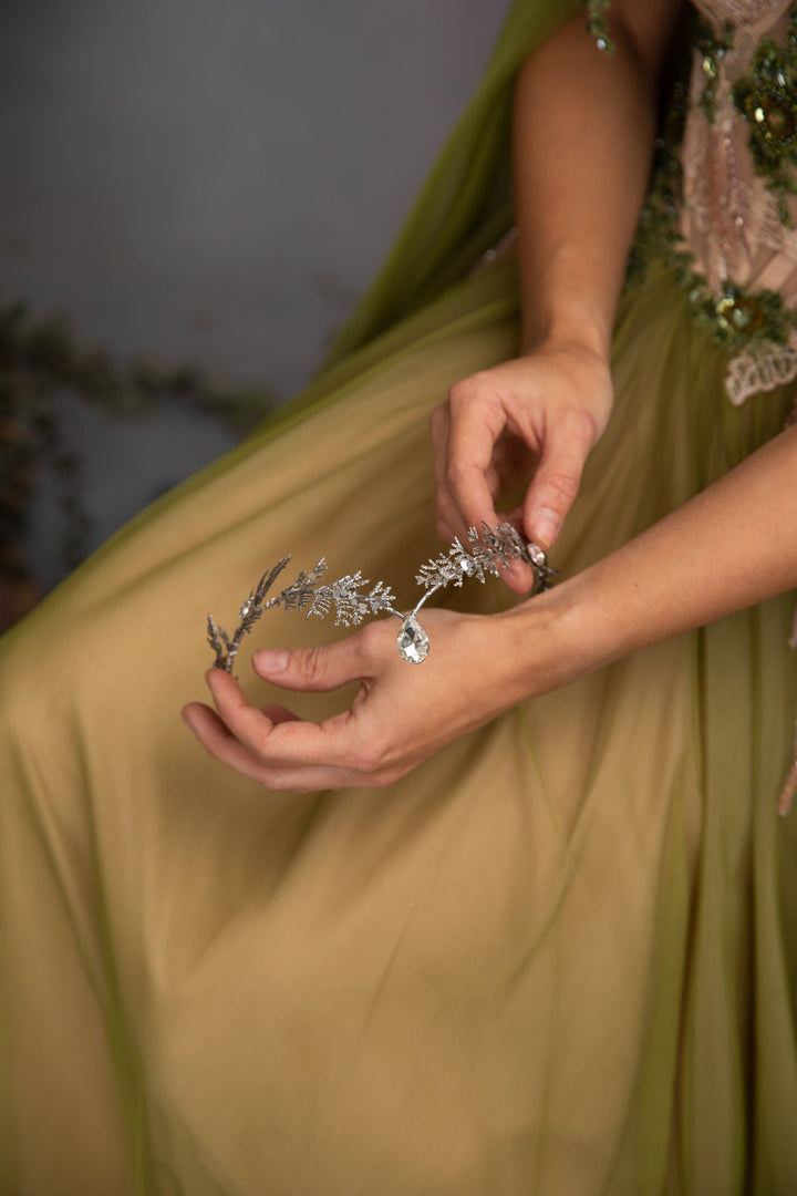 Silver Bridal Tiara: Glamour Elven Wedding Crown – handmade floral hair accessory by magaela