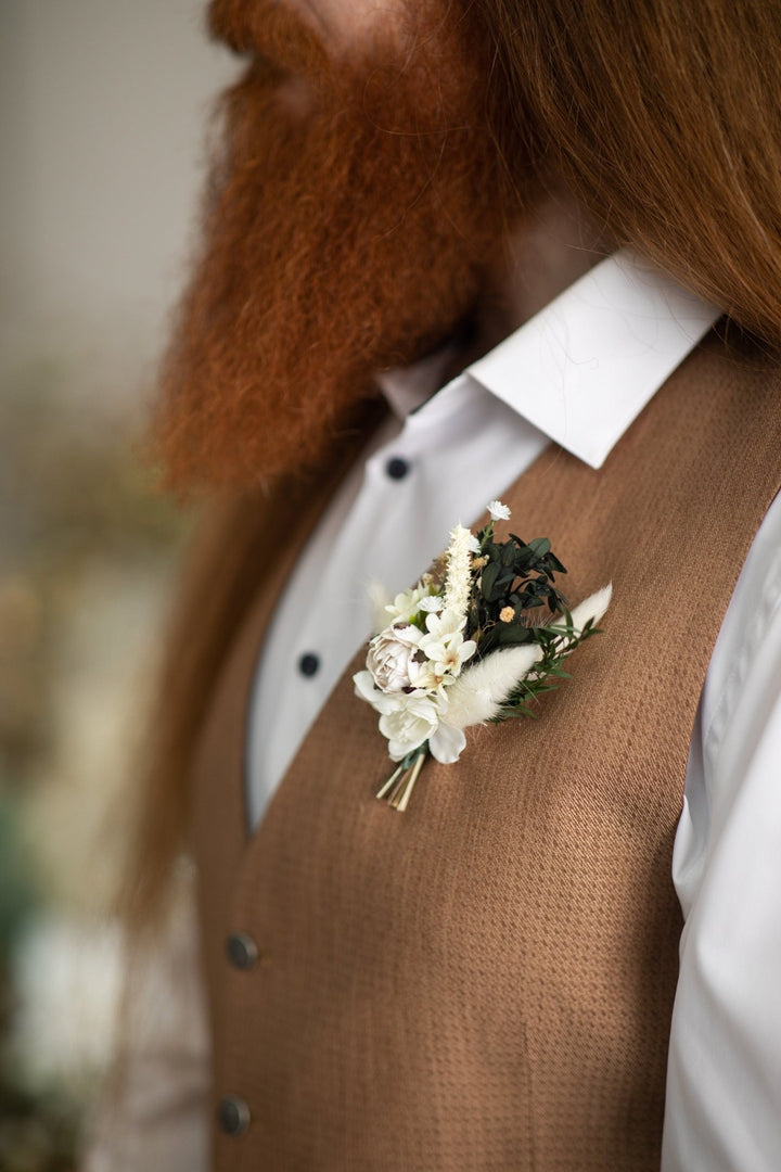 Ivory Boho Boutonniere: Greenery Groom Corsage – handmade floral hair accessory by magaela